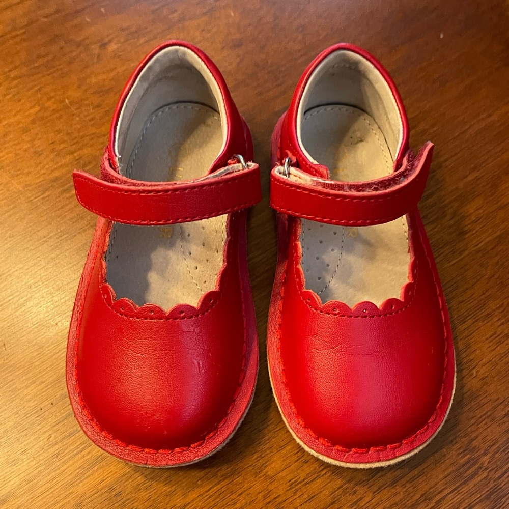 L’Amour Toddler Girls Shoe Size 7 “Caitlin Scalloped Maryjane”